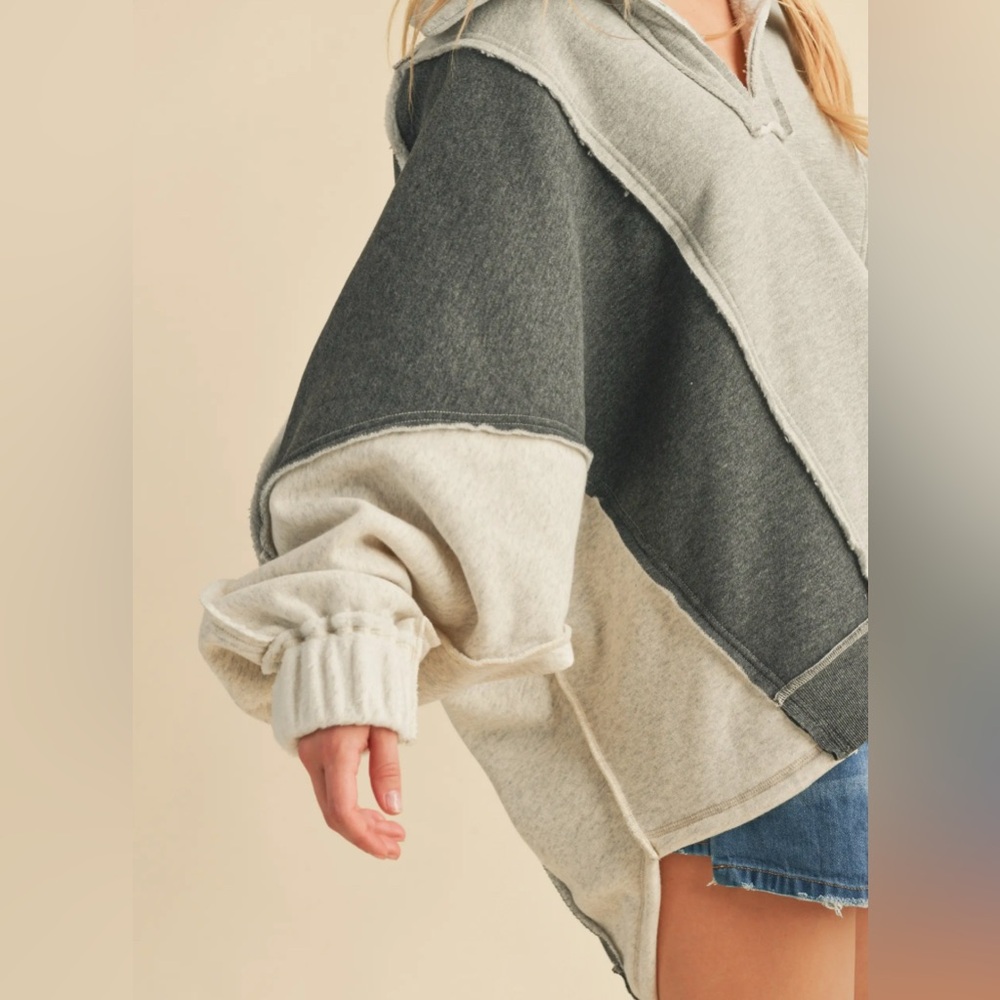 AEMI + CO Oversized Colorblock Grey/White/Cream V Neck Pullover Sweatshirt - Picture 2 of 4